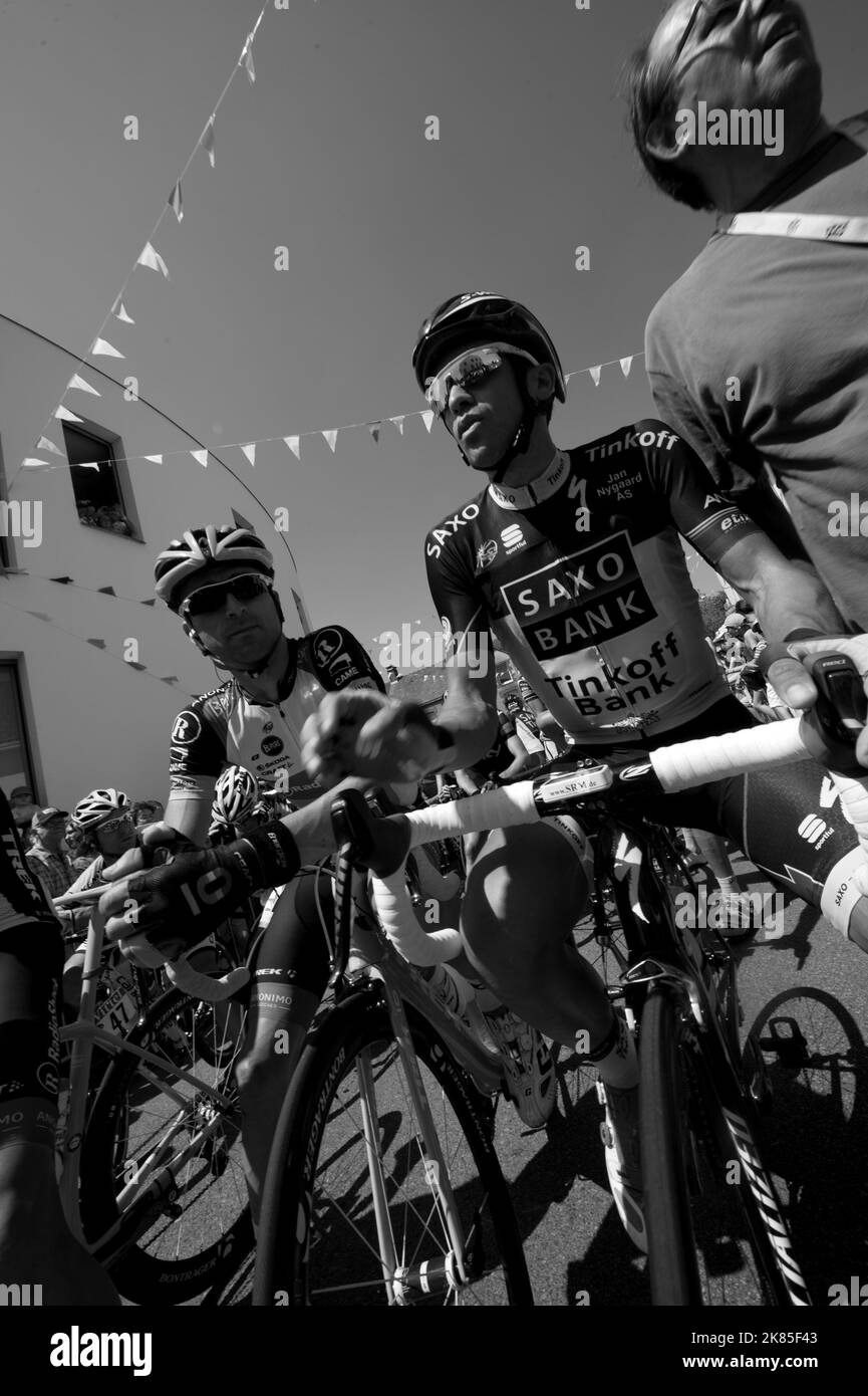 Alberto Contador del team Saxo Tinkoff Bank al via oif la gara. Foto Stock