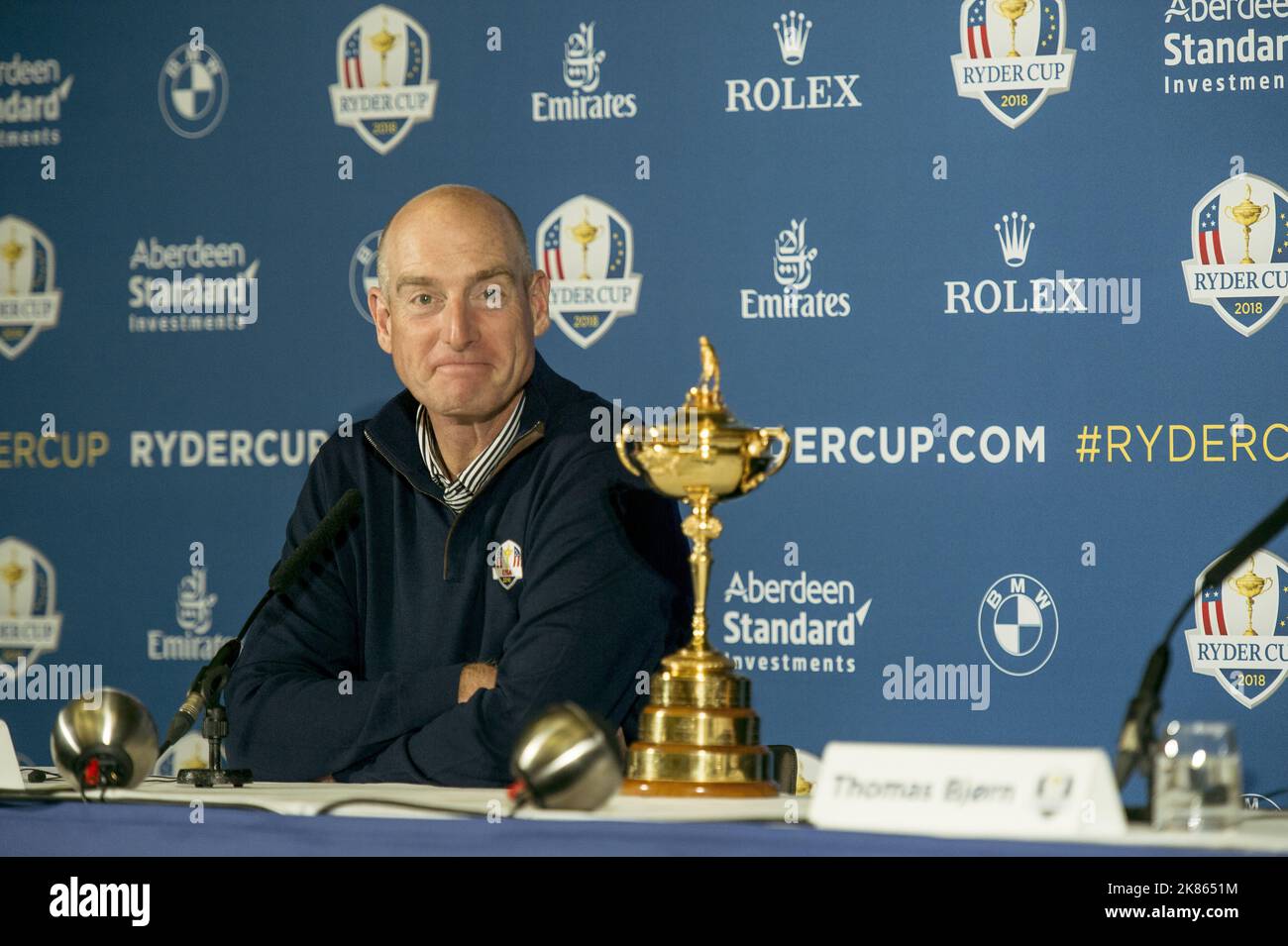 Il capitano degli Stati Uniti Jim Furyk partecipa a una conferenza stampa per la Ryder Cup del prossimo anno, organizzata da le Golf National in Francia Foto Stock