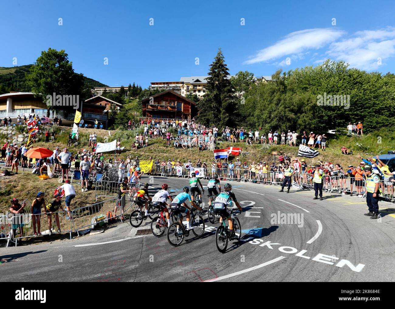 Il peloton durante la fase 12 del Tour de France 2018 da Bourg-Saint-Maurice Les Arcs a Alpe d'Huez il 19 luglio 2018. Foto Stock