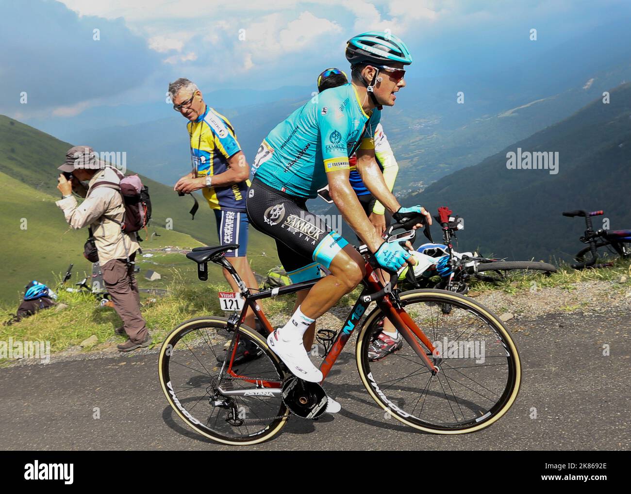 Jakob Fuglsang (Astana) in azione sul col de Portet Foto Stock