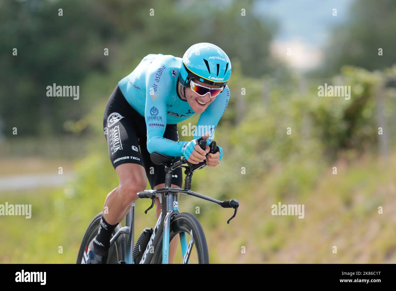 Jakob Fuglsang del team astana durante la fase 4 del crono individuale Criterium du Dauphine a Roanne, in Francia, mercoledì 12, 2019. Foto Stock