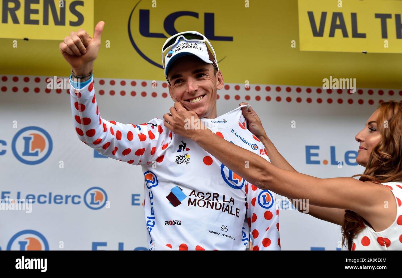 AG2R Romain Barbet di la Mondiale festeggia nella maglia del Re della montagna Foto Stock