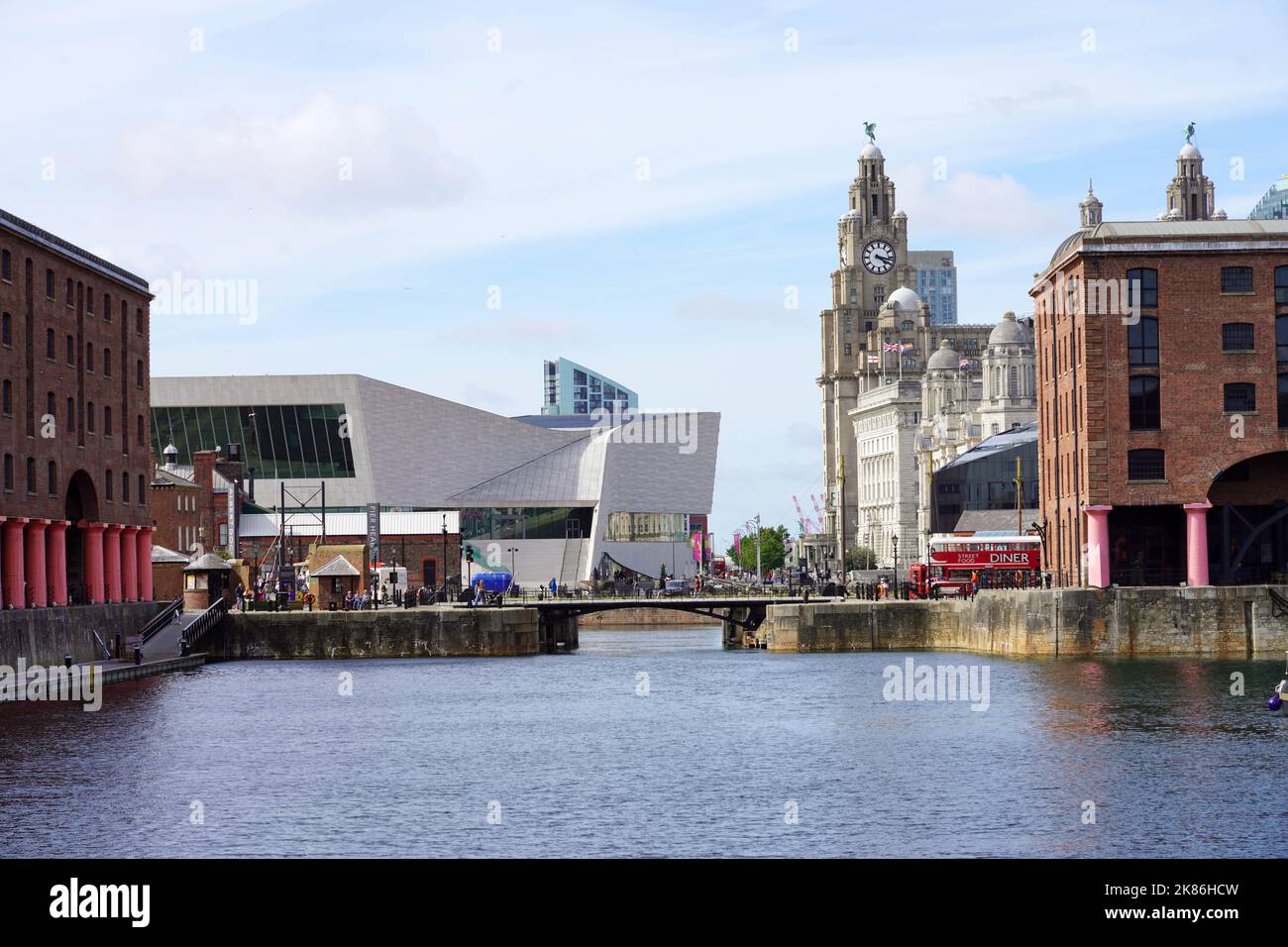 LIVERPOOL, Regno Unito - 14 LUGLIO 2022: Royal Albert Dock a Liverpool, Inghilterra, Regno Unito Foto Stock