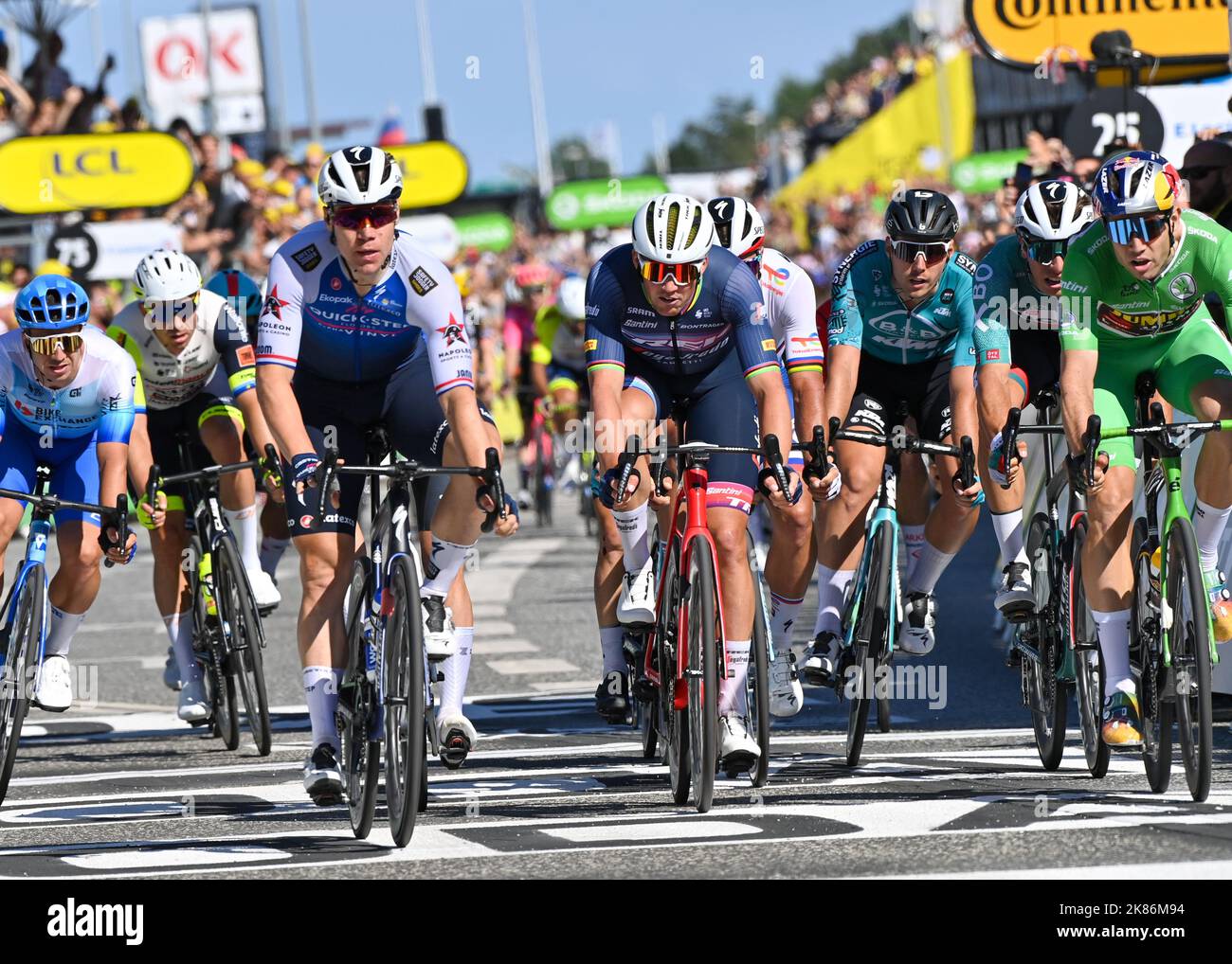 Fabio JAKOBSEN, Quick-Step Alpha Vinyl Team, conquista la sua prima tappa davanti a Wout Van Aert e Mads Perdersen alla fine del Tour De France, Stage 2, Roskilde a Nyborg, Danimarca, 1st luglio 2022, Credit:Pete Goding/Goding Images/Alamy Live News Foto Stock