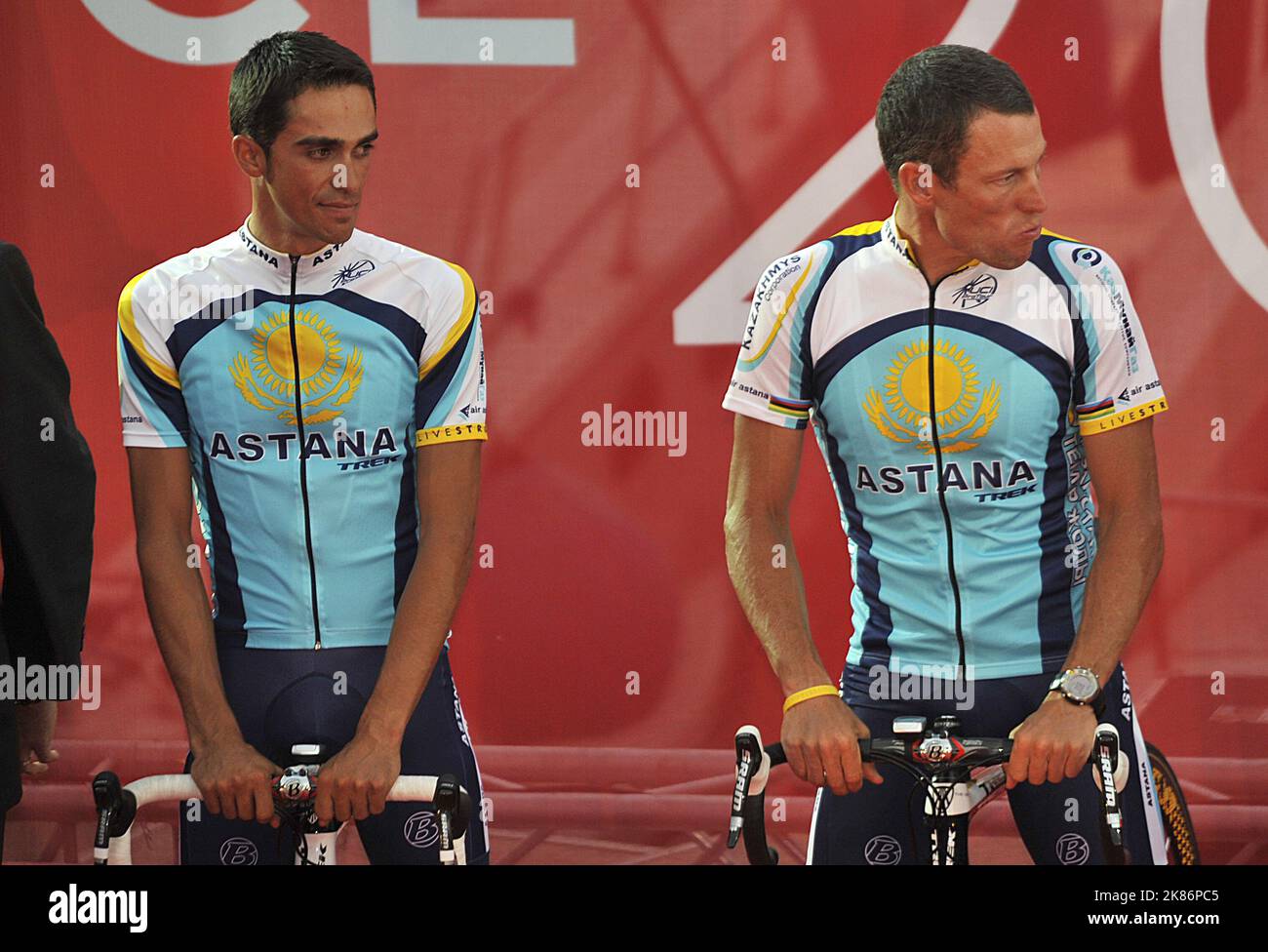 Alberto Contador e Lance Armstrong del Team Astana sono stati visti durante la presentazione ufficiale delle squadre ciclistiche a Monaco Foto Stock