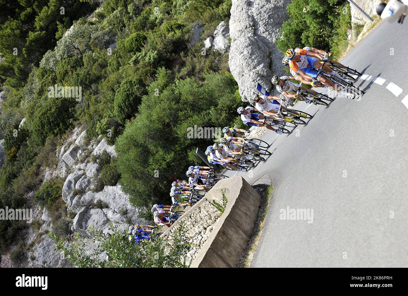 Piloti in gara nella quinta tappa del Tour de France tra le Cap d'Agde e Perpignan. Foto Stock