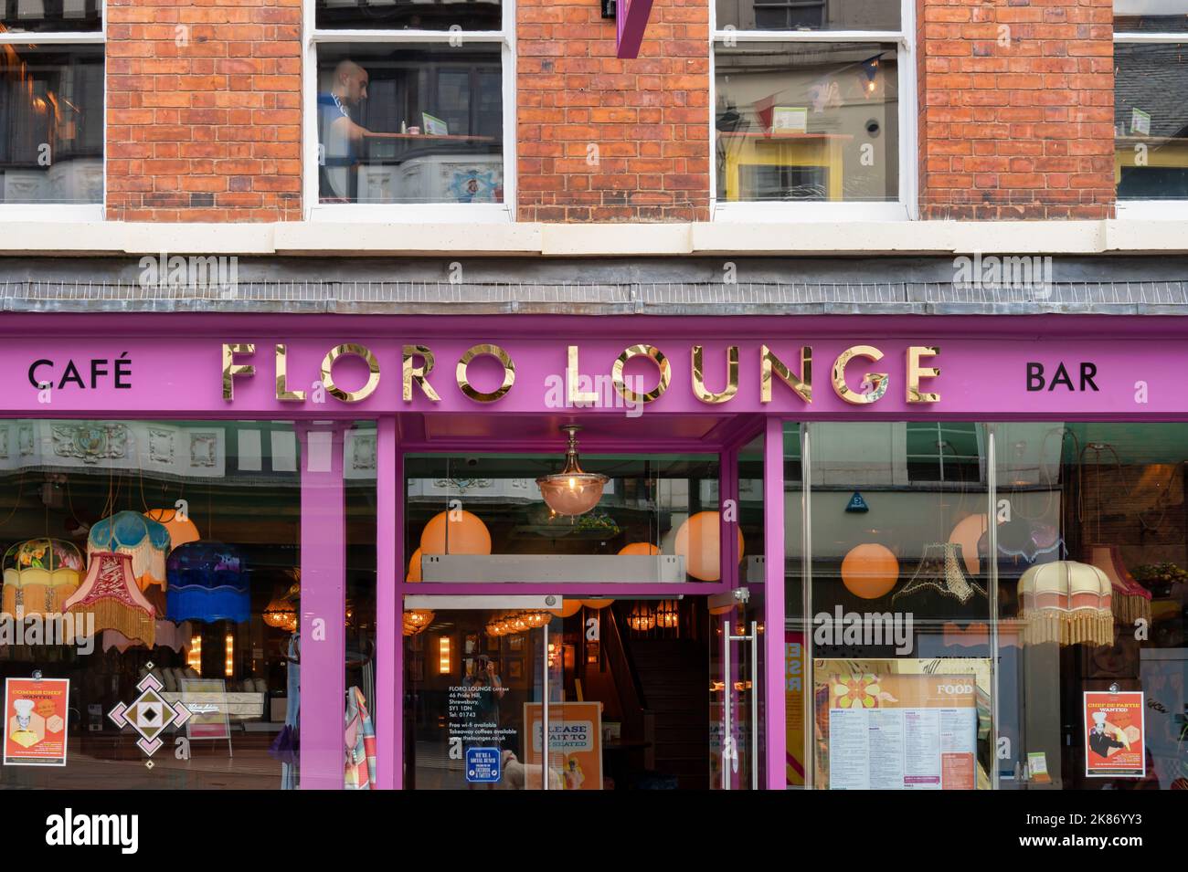 Shrewsbury, Regno Unito - 14 luglio 2022: Bar e caffetteria Floro Lounge a Shrewsbury, Inghilterra. Foto Stock
