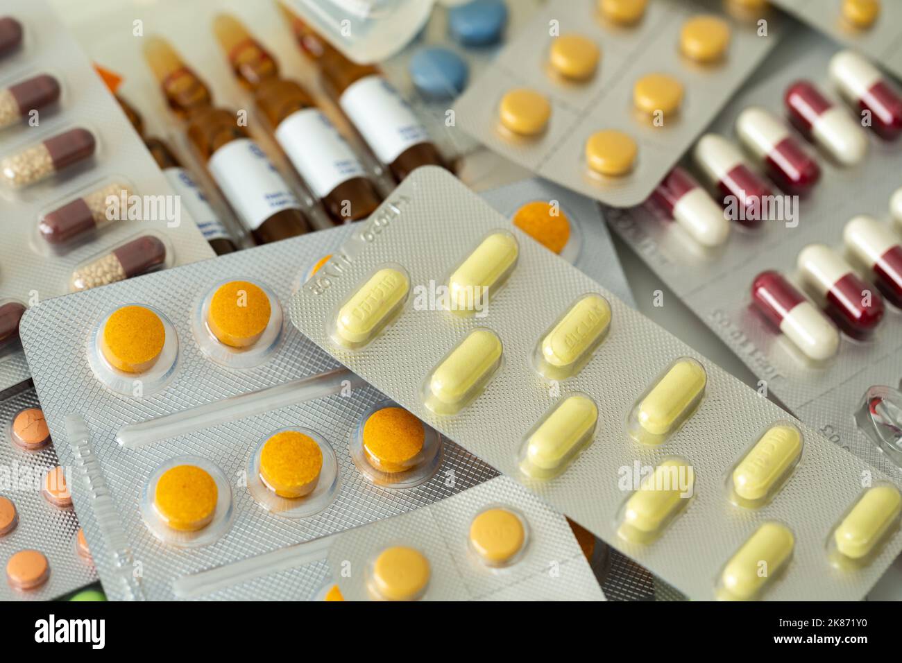 Molti pezzi di confezioni blister medicinale. Foto Stock