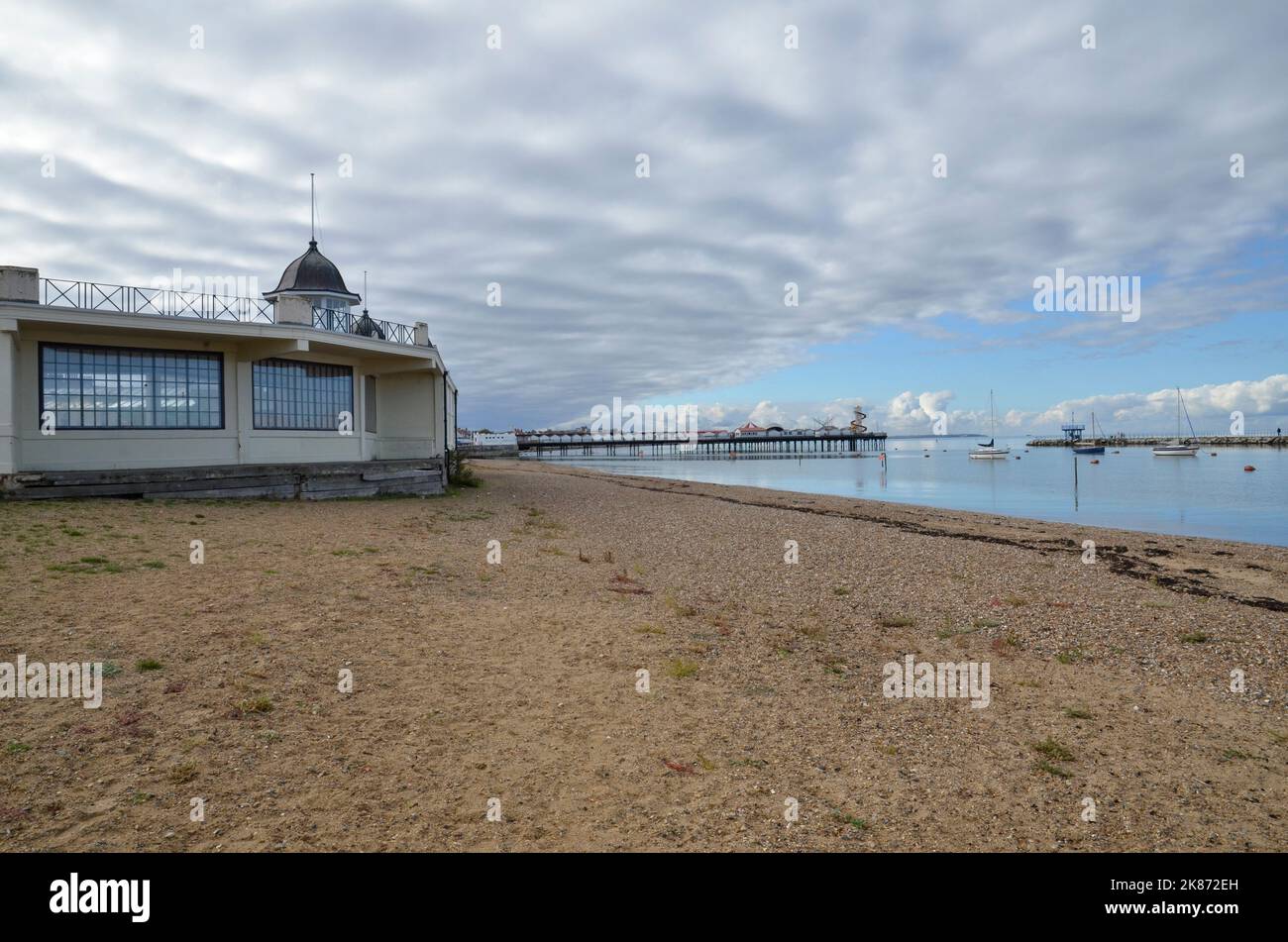 Il molo a Herne Bay nel Kent, Inghilterra. Fino a quando non fu danneggiata da una tempesta nel 1978 fu il secondo molo più lungo in Gran Bretagna. Foto Stock