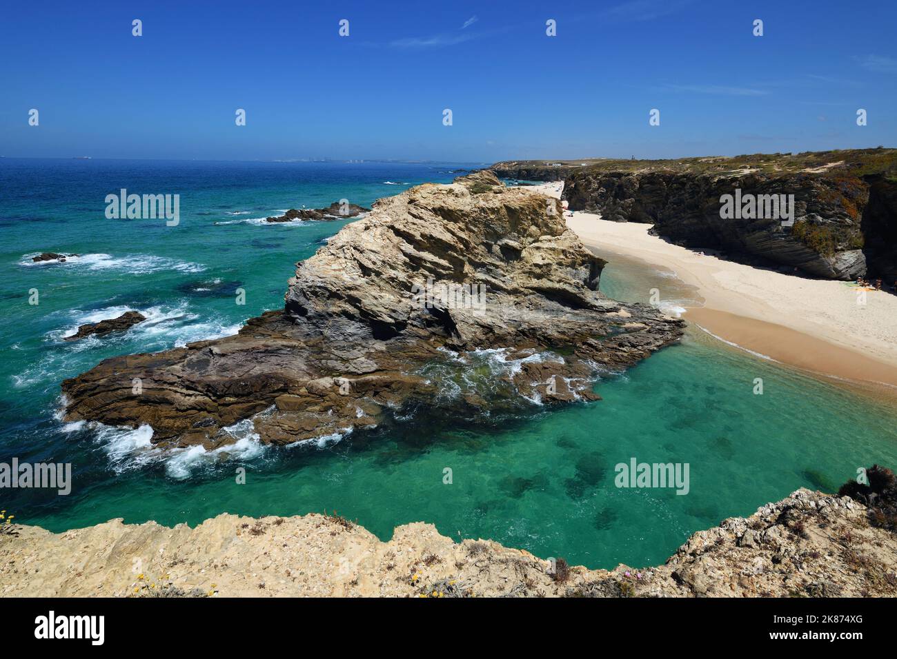 Spiaggia sabbiosa di Samouqueira, Costa Vicentina, Porto Covo, Sines, Alentejo, Portogallo, Europa Foto Stock
