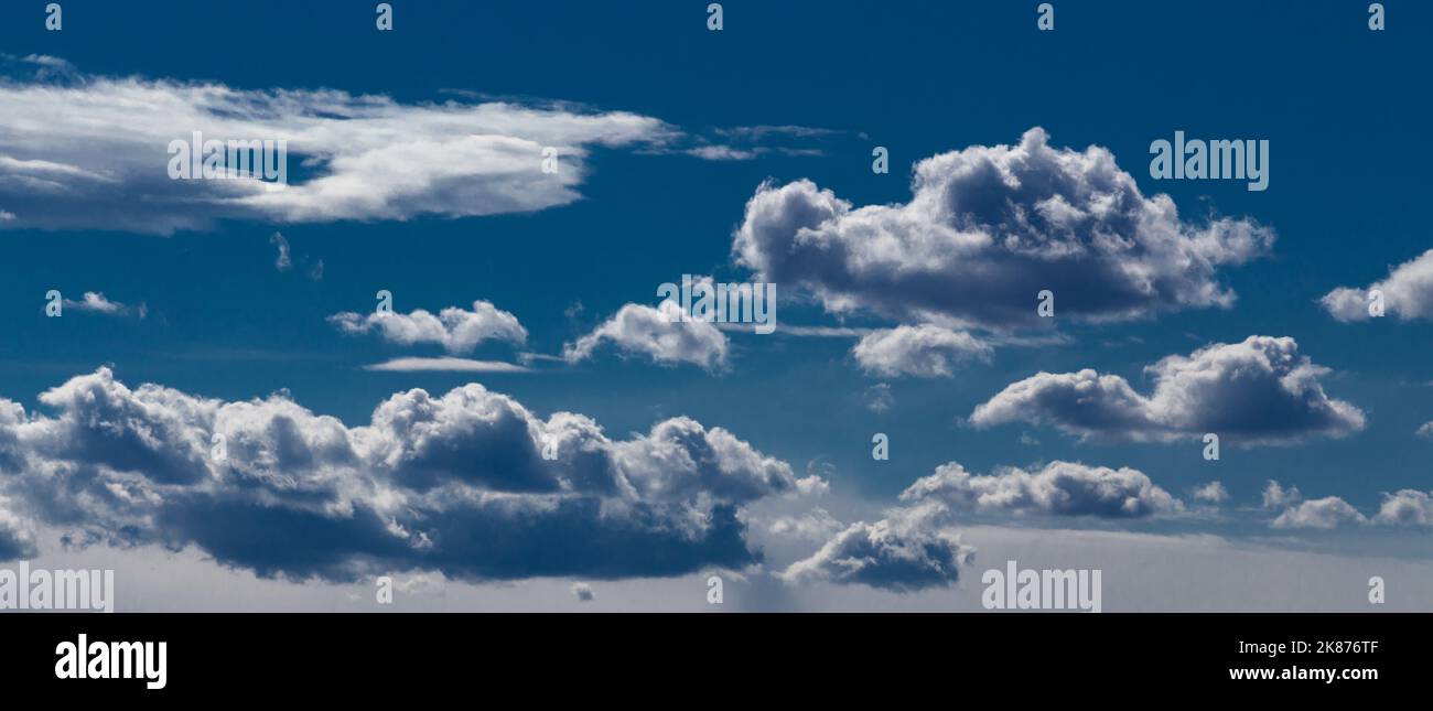 Sfondo con cielo nuvoloso Foto Stock