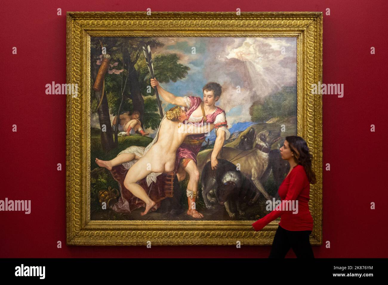 Londra, Regno Unito. 21 ottobre 2022. Venere e Adone di Tiziano, c 1555-57, (Est. £8-£12m) è presentato a Sotheby's, New Bond Street. E' il quadro più importante da mettere in vendita dall'artista in 30 anni, e sarà il momento culminante dell'asta serale degli Old Masters il 7th dicembre. Credit: Stephen Chung / Alamy Live News Foto Stock