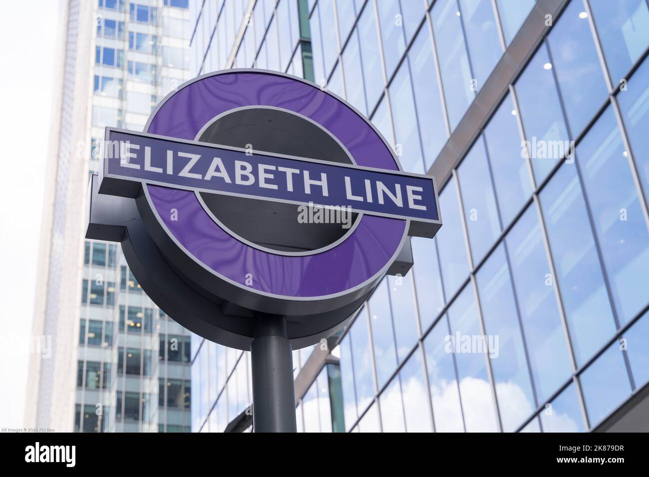 Stazione segno per Elizabeth Line, Cross-rail, trasporto per Londra Inghilterra UK Foto Stock