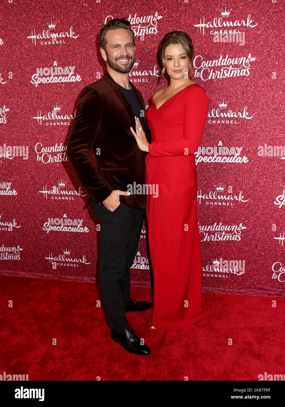 New York, Stati Uniti. 20th Ott 2022. John Brotherton e Kimberly Sustad partecipano al conto alla rovescia di Hallmark Channel per Natale tenutosi presso la radio City Music Hall il 20 ottobre 2022 a New York City, NY ©Steven Bergman/AFF-USA.COM Credit: AFF/Alamy Live News Foto Stock