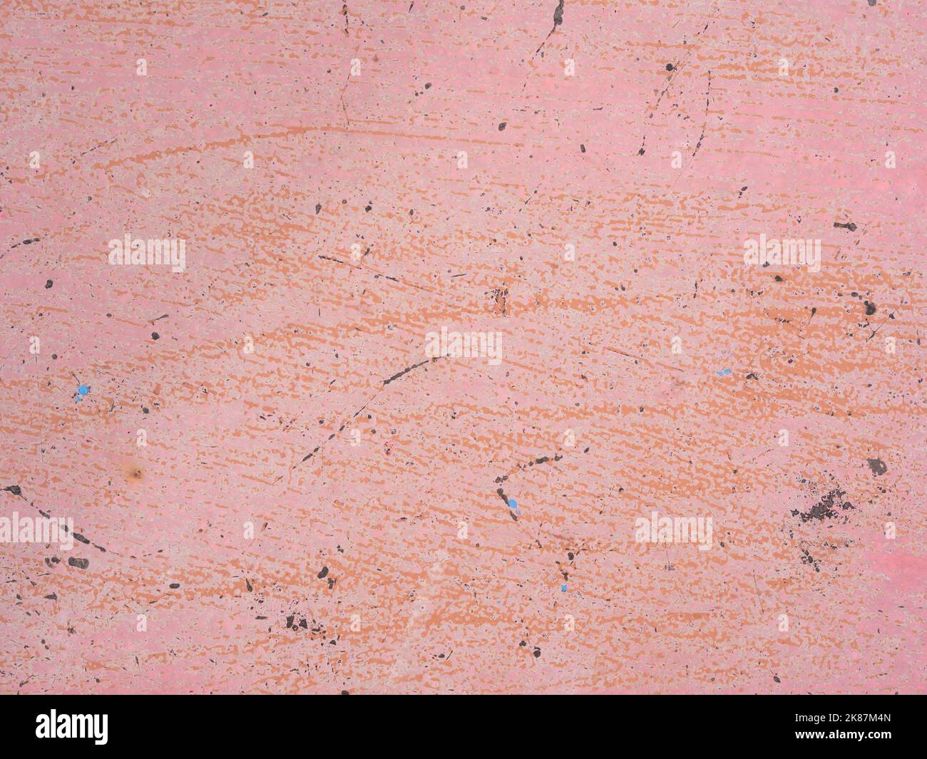 Struttura in lamiera arrugginita di alta qualità verniciata in rosa, ruggine e fondo in metallo verniciato ossidato. Vecchio pannello di ferro metallico. Foto Stock