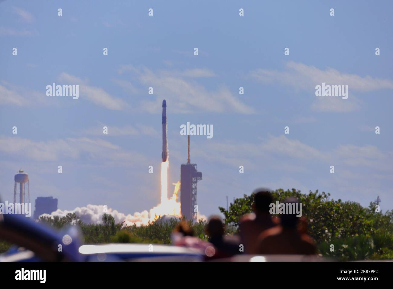 SpaceX lancia gli astronauti Crew-5 su un volo storico per la stazione spaziale per la NASA Foto Stock