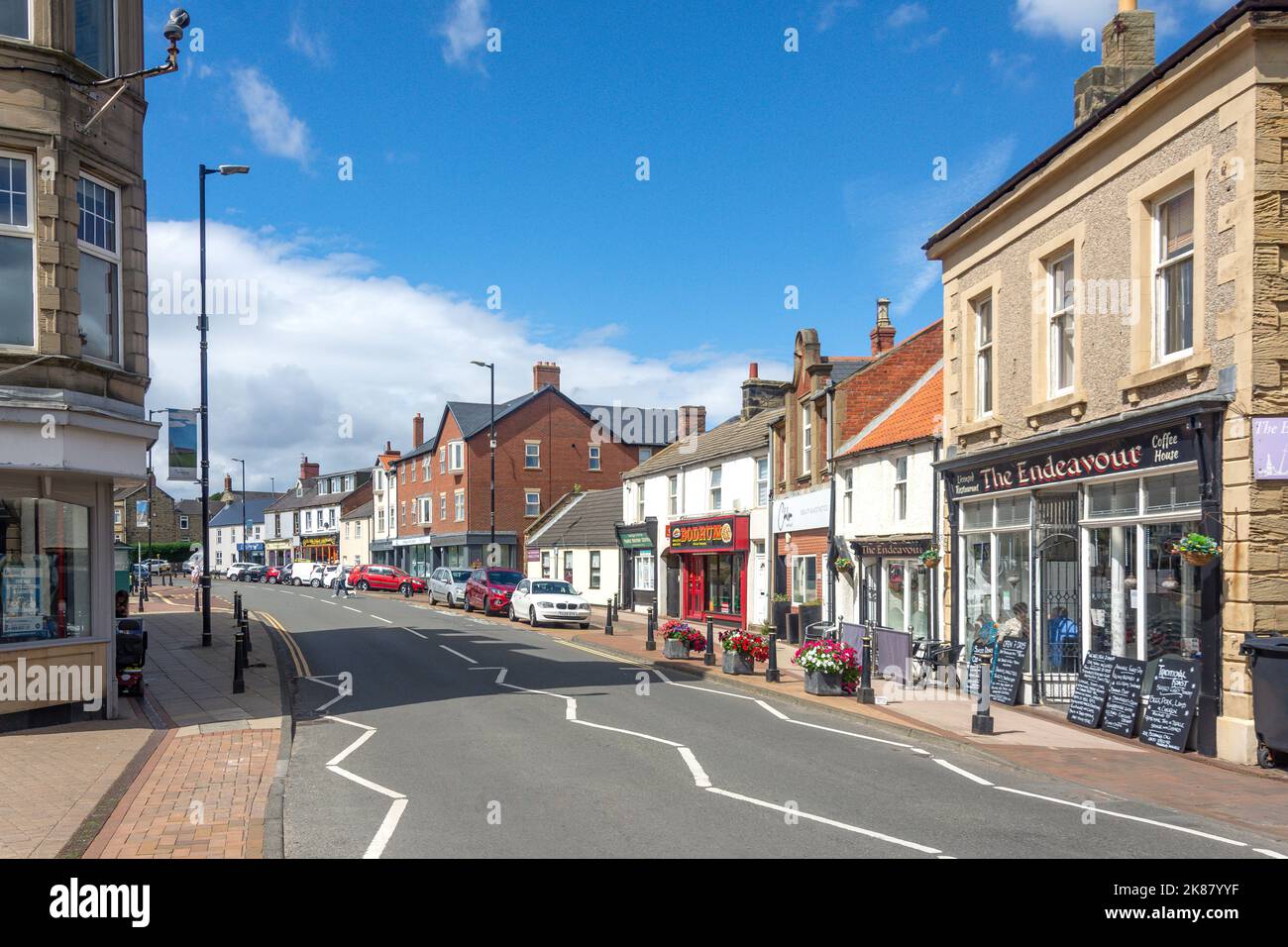 Street scene, Front Street, Newbiggen-by-the-Sea, Northumberland, Inghilterra, Regno Unito Foto Stock