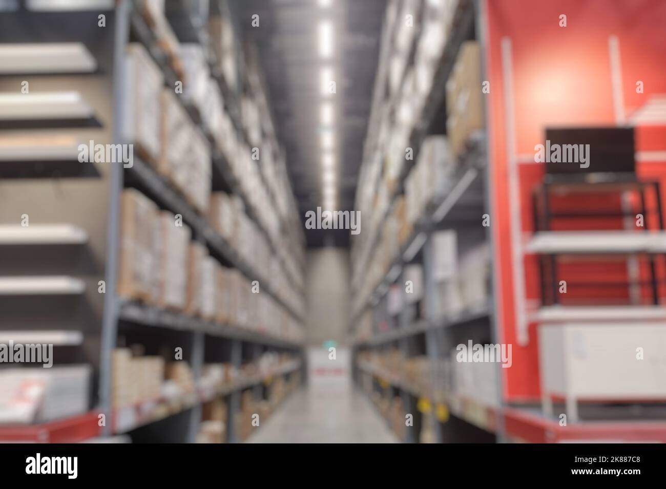 Immagine sfocata dello stock di prodotti dell'inventario del magazzino e sfondo logistico Foto Stock