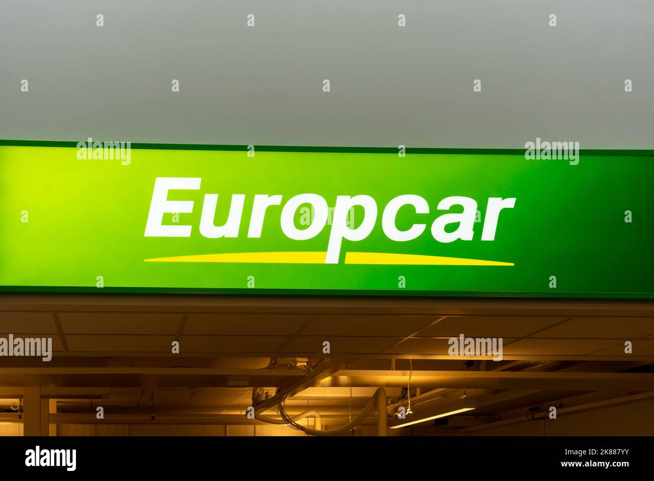 Oslo, Norvegia - 28 settembre 2022: Primo piano del cartello Europcar. Foto Stock