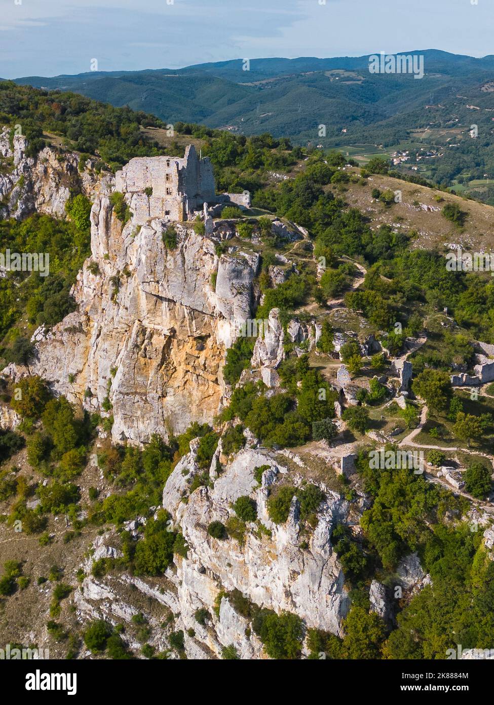 Veduta aerea di Chateau féodal de Crussol, Ardêche, Francia Foto Stock