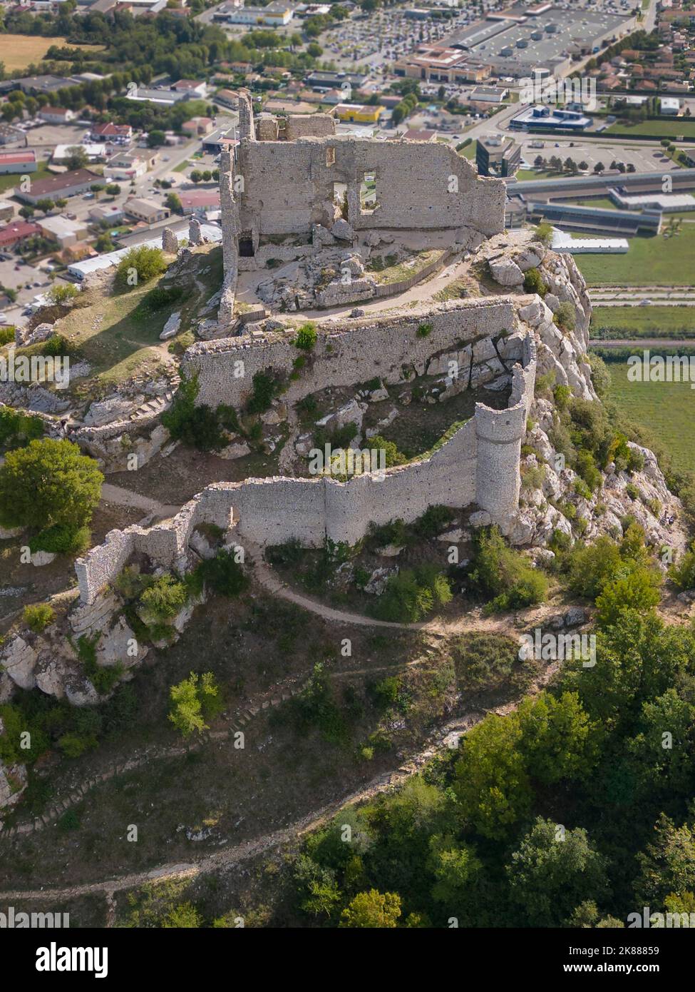 Veduta aerea di Chateau féodal de Crussol, Ardêche, Francia Foto Stock