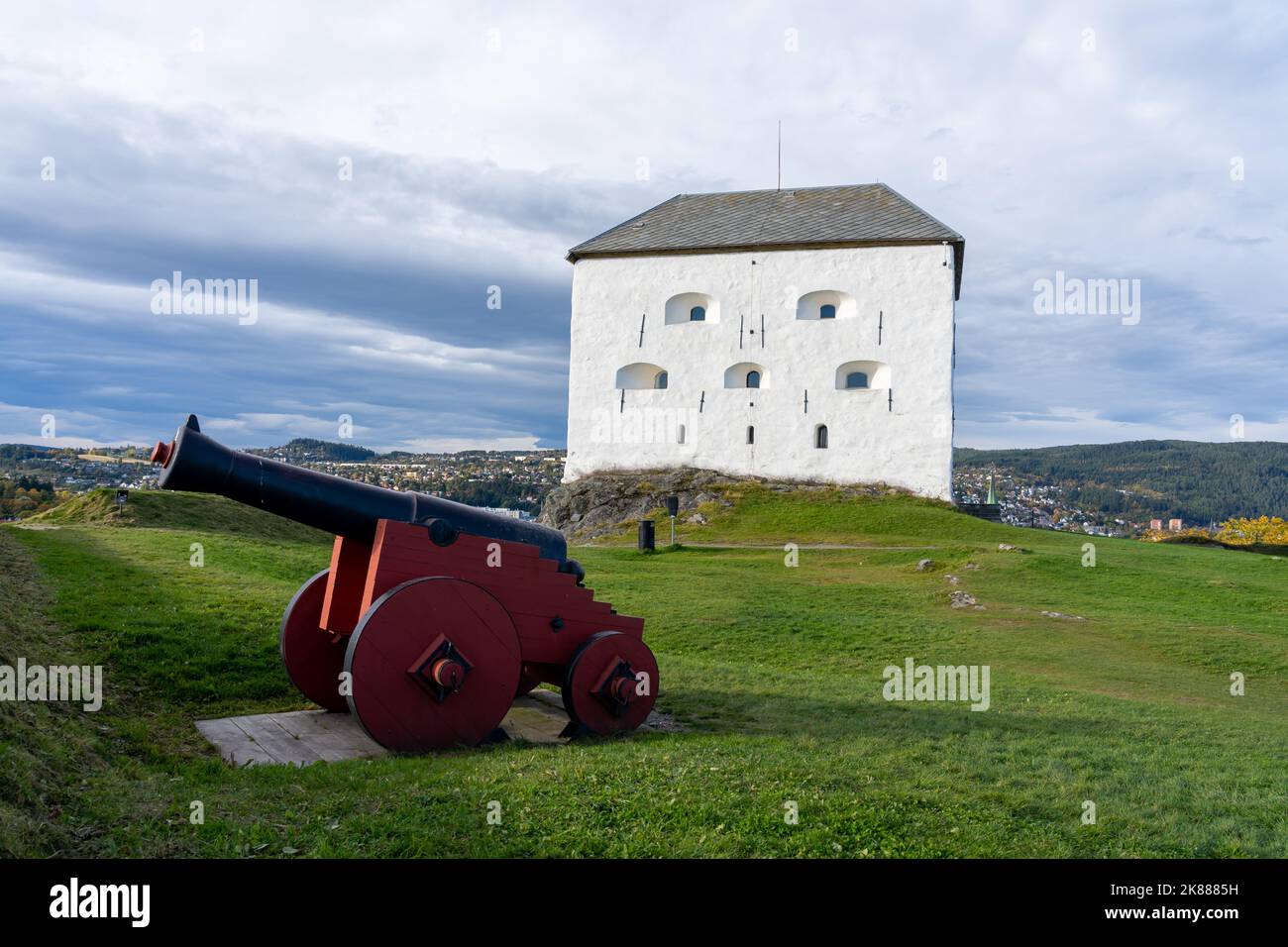 Bergen, Norvegia - 10 ottobre 2022: Fortezza di Kristiansten con cannone a Trondheim, Norvegia. Foto Stock