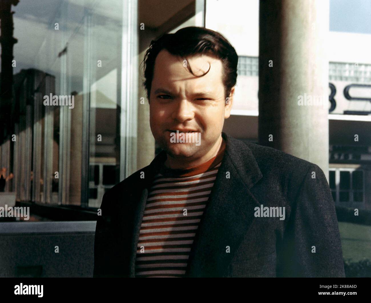 Orson Welles attore,scrittore,regista,produttore 01 maggio 1950 **AVVISO** questa fotografia è esclusivamente per uso editoriale ed è copyright della Film Company e/o del fotografo assegnato dalla Film Company o Production Company e può essere riprodotta solo da pubblicazioni in concomitanza con la promozione del suddetto Film. È richiesto un credito obbligatorio alla Film Company. Il fotografo deve essere accreditato anche se conosciuto. Nessun uso commerciale può essere concesso senza l'autorizzazione scritta di The Film Company. Foto Stock