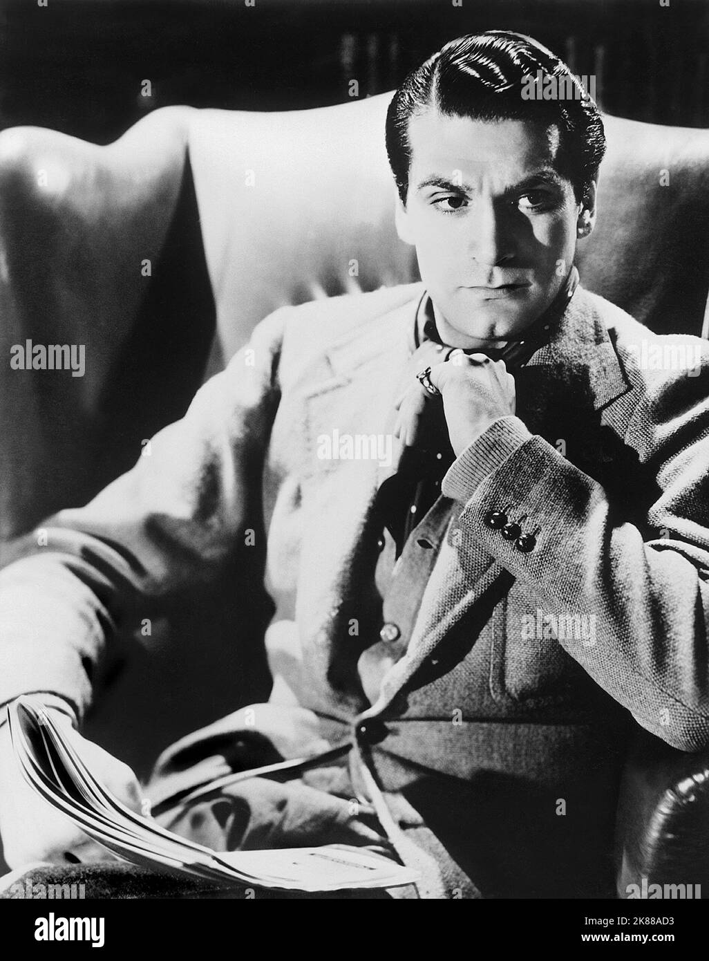 Laurence Olivier attore 1 maggio 1943 **ATTENZIONE** questa fotografia è ad uso esclusivamente editoriale ed è copyright della Film Company e/o del fotografo assegnato dalla Film Company o Production Company e può essere riprodotta solo da pubblicazioni in concomitanza con la promozione del suddetto Film. È richiesto un credito obbligatorio alla Film Company. Il fotografo deve essere accreditato anche se conosciuto. Nessun uso commerciale può essere concesso senza l'autorizzazione scritta di The Film Company. Foto Stock