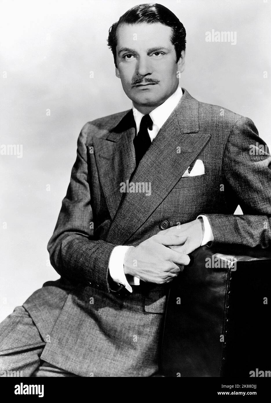Laurence Olivier attore 1 maggio 1952 **ATTENZIONE** questa fotografia è ad uso esclusivamente editoriale ed è copyright della Film Company e/o del fotografo assegnato dalla Film Company o Production Company e può essere riprodotta solo da pubblicazioni in concomitanza con la promozione del suddetto Film. È richiesto un credito obbligatorio alla Film Company. Il fotografo deve essere accreditato anche se conosciuto. Nessun uso commerciale può essere concesso senza l'autorizzazione scritta di The Film Company. Foto Stock
