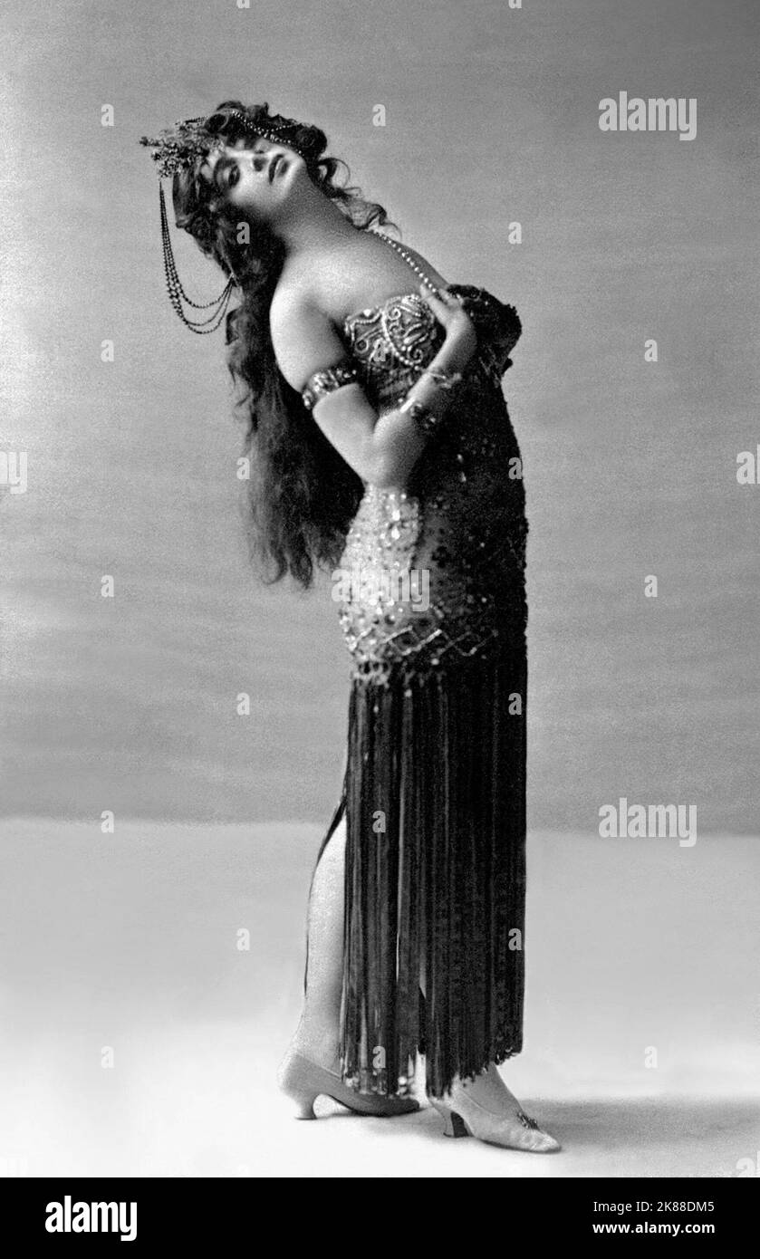 Lili Bech attrice 01 maggio 1912 **ATTENZIONE** questa fotografia è ad uso esclusivamente editoriale ed è copyright della Film Company e/o del fotografo assegnato dalla Film Company o Production Company e può essere riprodotta solo da pubblicazioni in concomitanza con la promozione del suddetto Film. È richiesto un credito obbligatorio alla Film Company. Il fotografo deve essere accreditato anche se conosciuto. Nessun uso commerciale può essere concesso senza l'autorizzazione scritta di The Film Company. Foto Stock