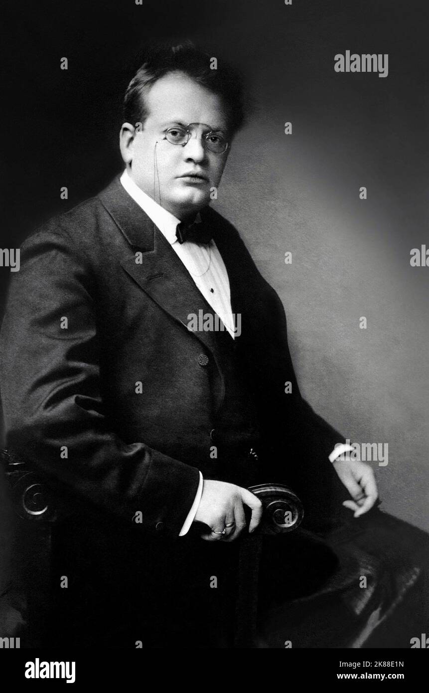 Max Reger Composer (1873-1916) 01 maggio 1903 **AVVERTENZA** questa fotografia è esclusivamente per uso editoriale ed è copyright della Film Company e/o del fotografo assegnato dalla Film o dalla Production Company e può essere riprodotta solo da pubblicazioni in congiunzione con la promozione del film di cui sopra. È richiesto un credito obbligatorio alla società cinematografica. Il fotografo deve essere accreditato anche quando è noto. Nessun uso commerciale può essere concesso senza autorizzazione scritta da parte della Film Company. Foto Stock