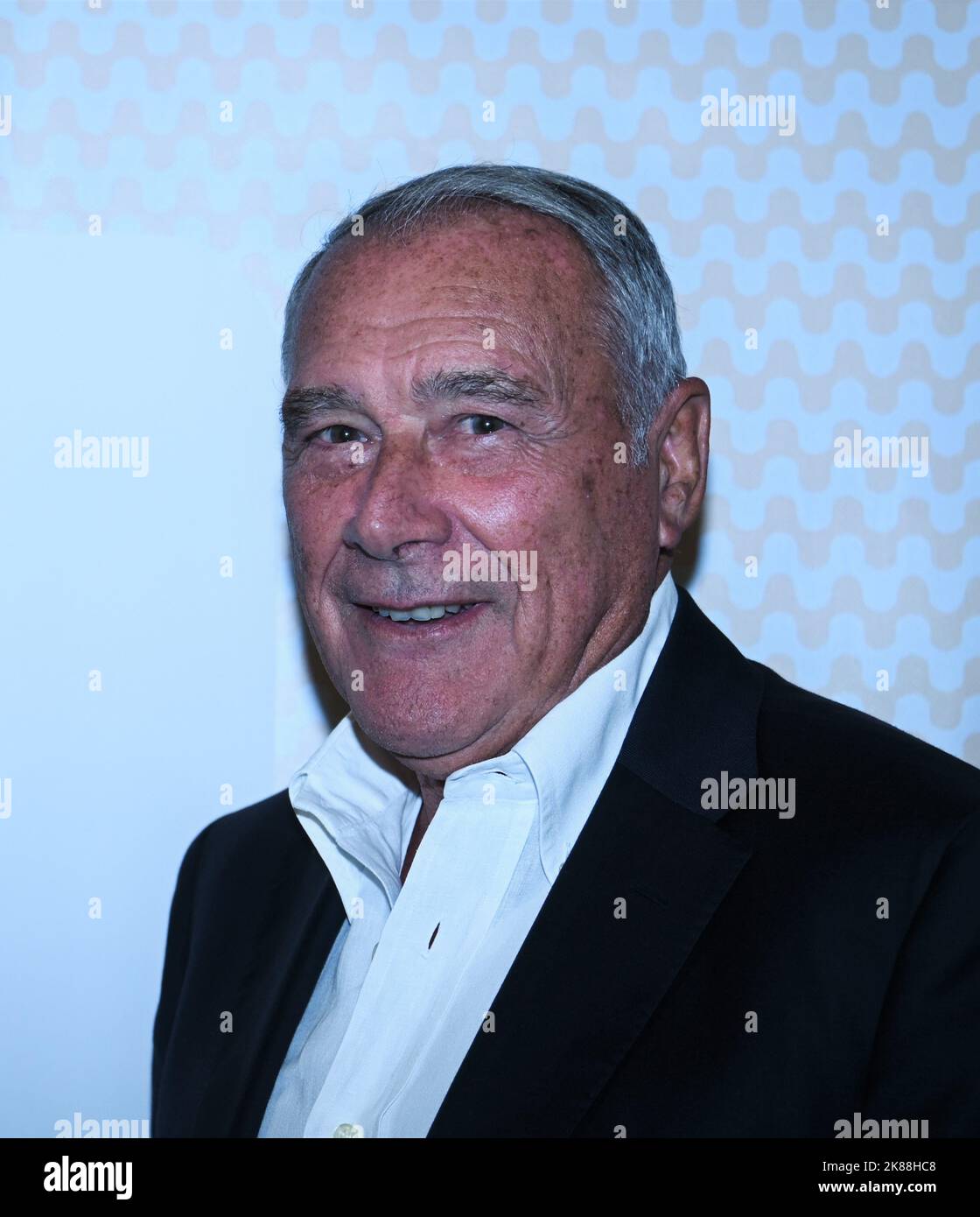 Milano, Italia. 21st Ott 2022. Vigevano, Italia Rassegna letteraria della città di Vigevano al Castello Sforzesco Pietro grasso presenta il suo libro il mio amico Giovanni e parla con gli studenti sul problema della mafia italiana nella foto: Pietro grasso ex procuratore nazionale antimafia Credit: Independent Photo Agency/Alamy Live News Foto Stock