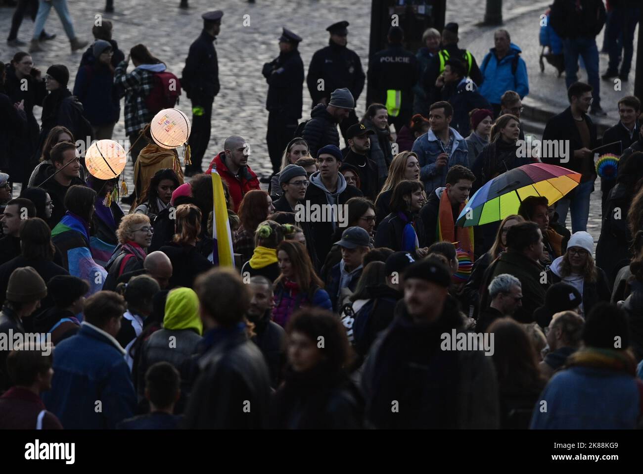 Praga, Repubblica Ceca. 21st Ott 2022. "Non taceremo" marcia contro la violenza contro il popolo LGBT luogo tokk a Praga, Repubblica Ceca, il 21 ottobre 2022. Credit: Roman Vondrous/CTK Photo/Alamy Live News Foto Stock