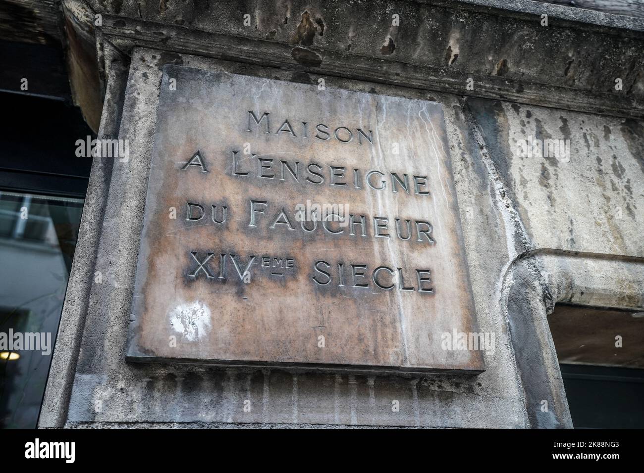 Targa di Maison a l'Enseigne du Faucheur è una delle più antiche case di Parigi Foto Stock