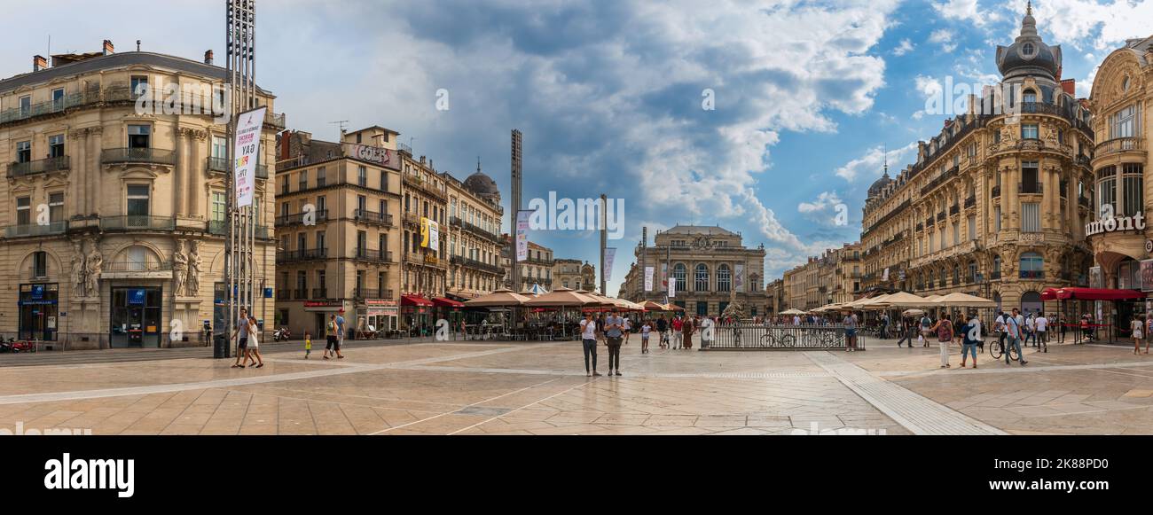 Commedia piazza con il teatro e le sue facciate classiche, a Montpellier, Occitanie, Francia Foto Stock