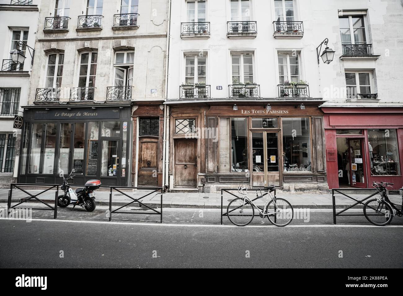 Strade ed edifici a Parigi Foto Stock