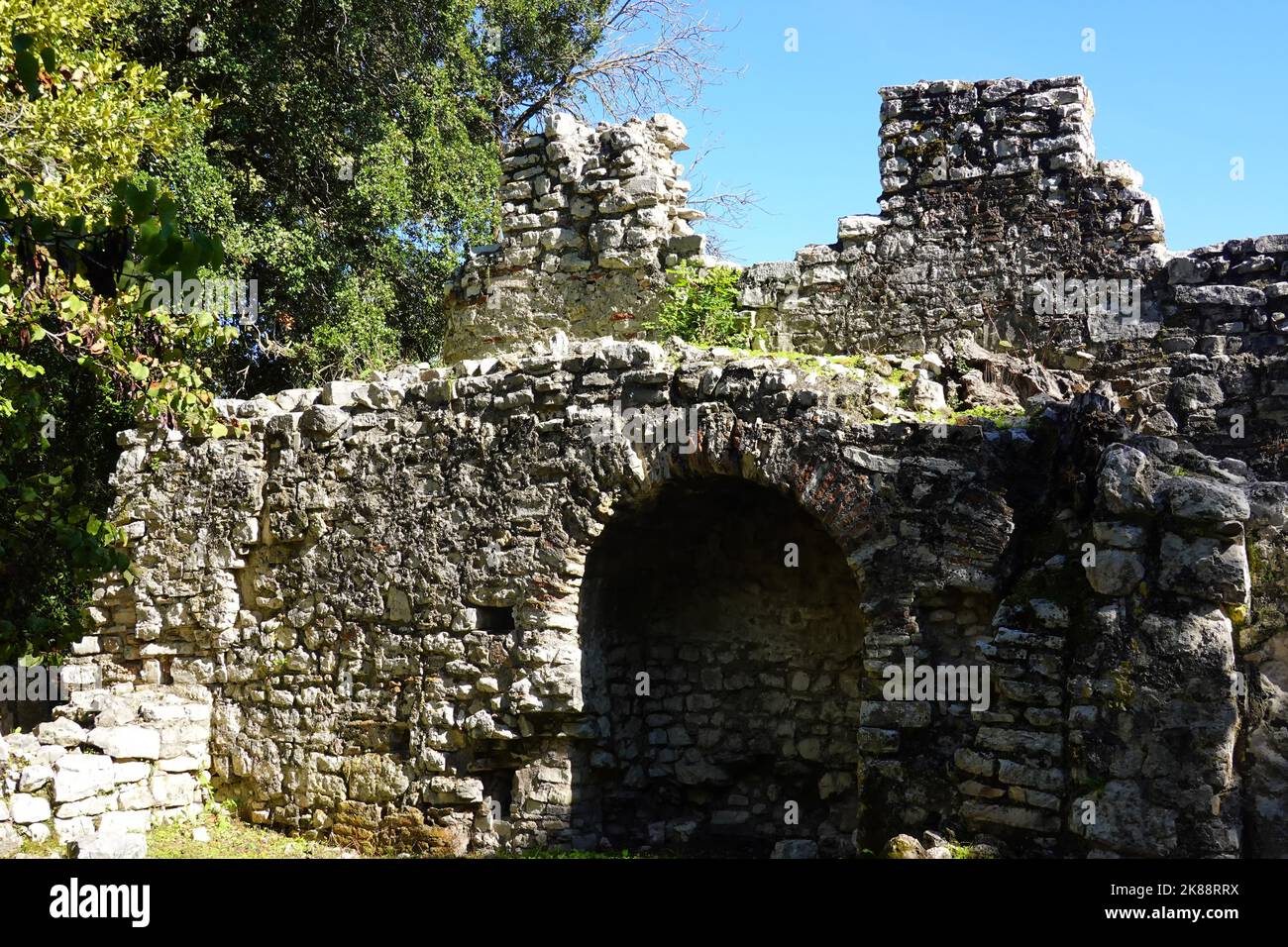 La grande Basilica, Butrint era un'antica città greca e poi romana e vescovato in Epiro, patrimonio dell'umanità dell'UNESCO, Repubblica di Albania Foto Stock