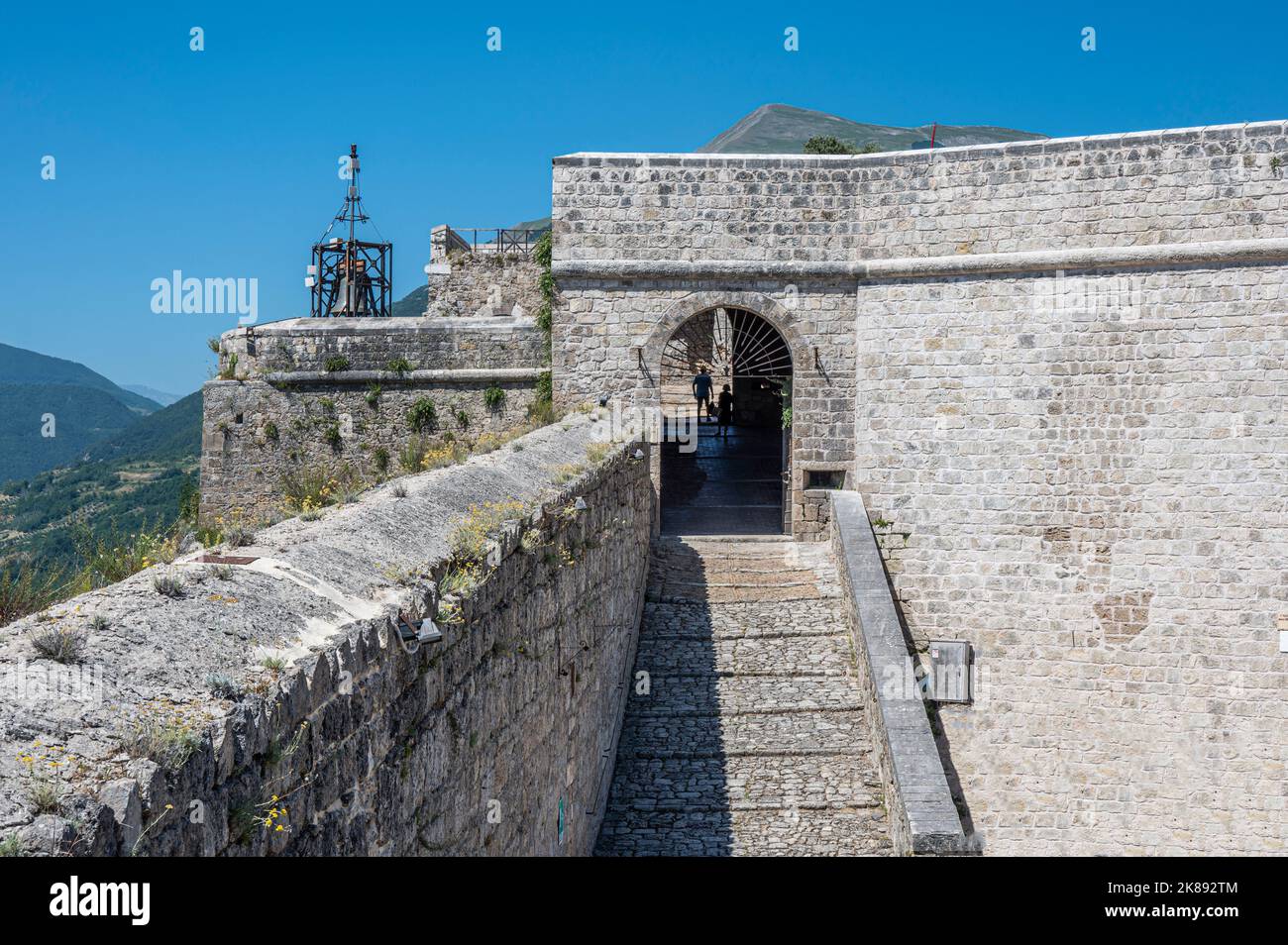 Civitella, italia: 06-24-2022: I ruderi della fortezza di Civitella del Tronto Foto Stock