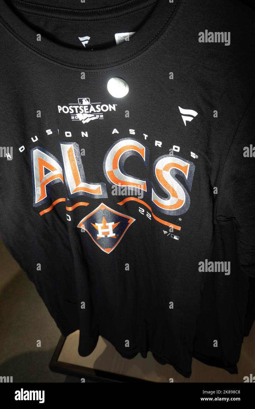 Il negozio di punta della Major League Baseball nel Rockefeller Center offre articoli sportivi di marca team, New York City, USA 2022 Foto Stock