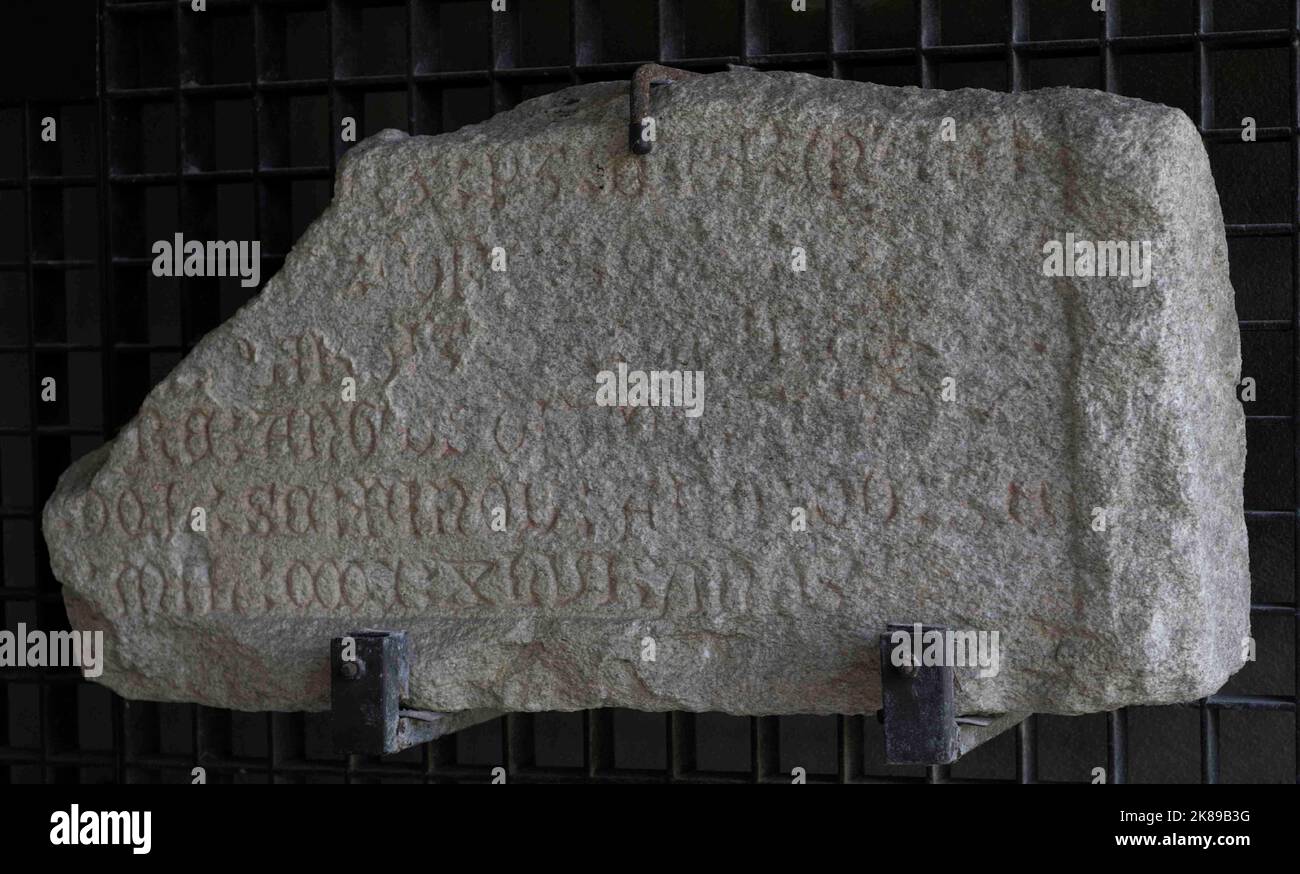 Lapide con iscrizione scritta in lingua galiziana. Foto Stock