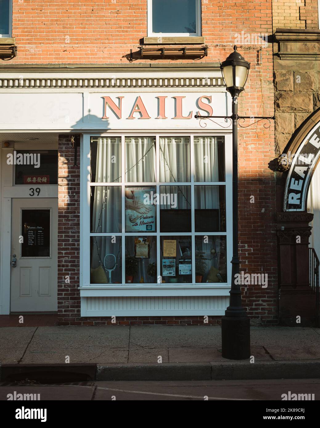 Nails segno, Northport, New York Foto Stock