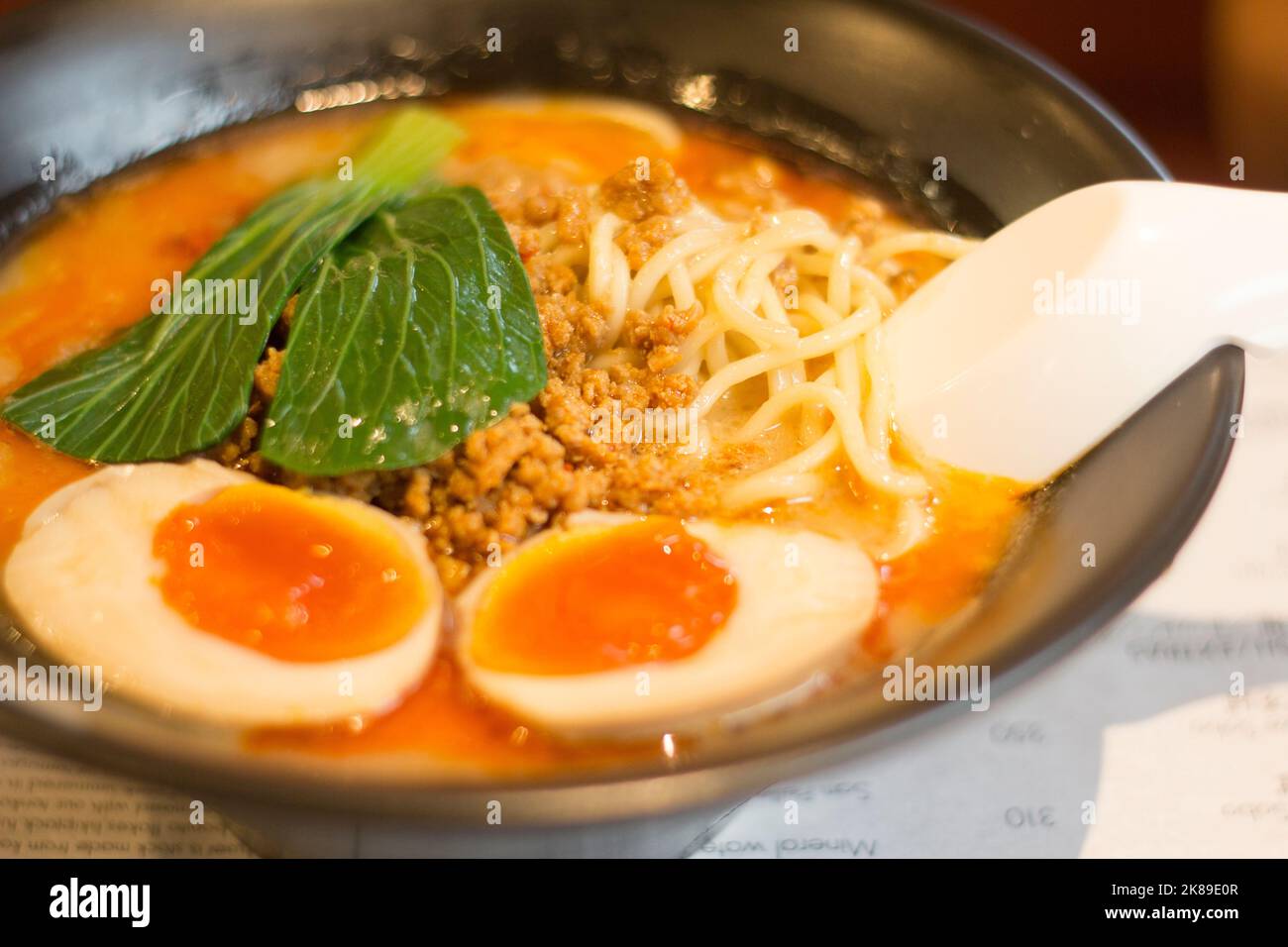 Zuppa di noodle Ramen in un ristorante giapponese a Cebu City, Filippine Foto Stock