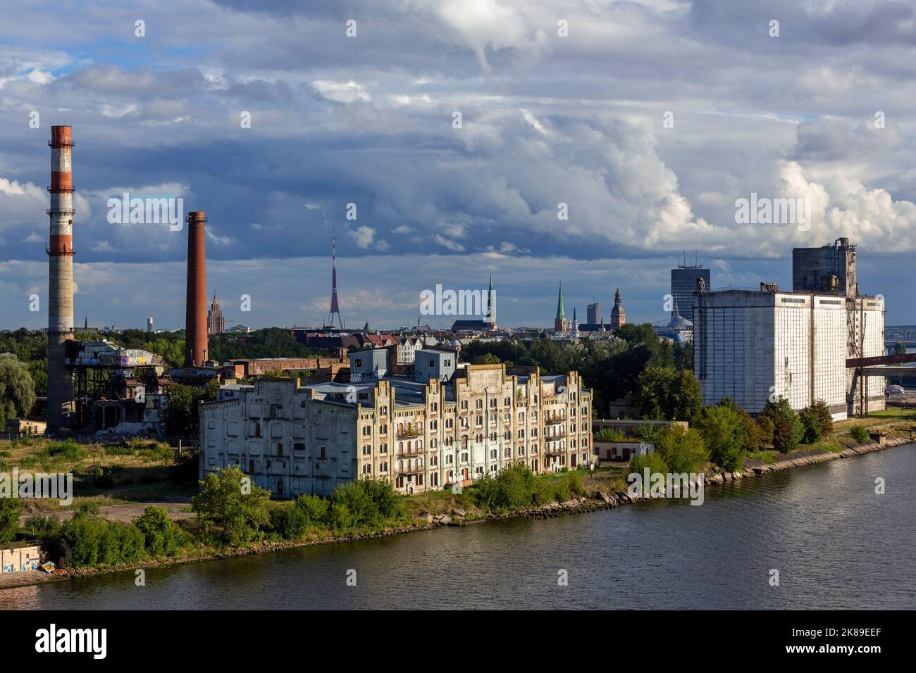 Edifici portuali abbandonati, riga, Lettonia, Europa Foto Stock