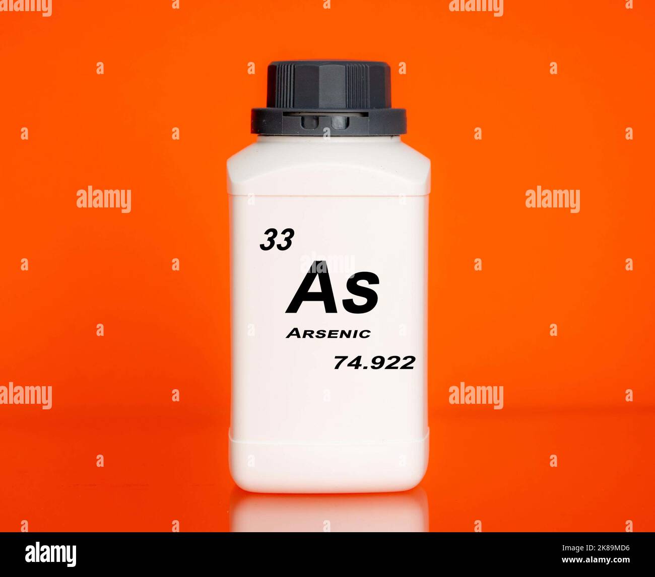 Contenitore dell'elemento chimico arsenico Foto Stock