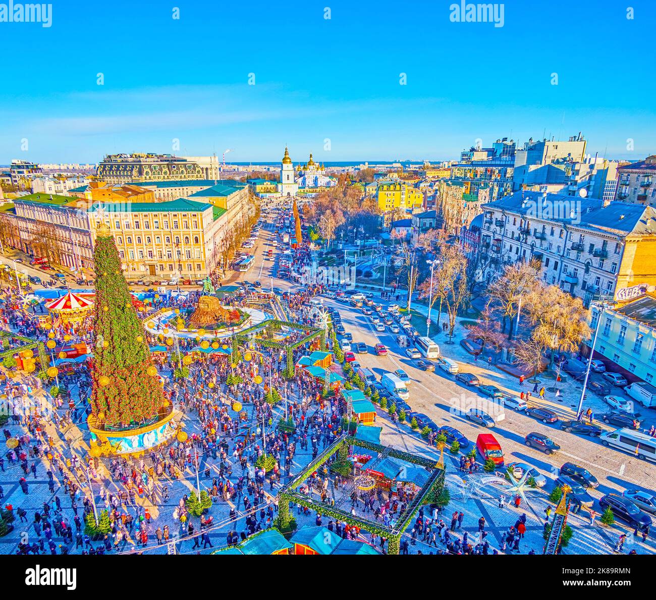 Piazza Santa Sofia di Natale con il principale albero di Natale di Kyiv, Ucraina Foto Stock
