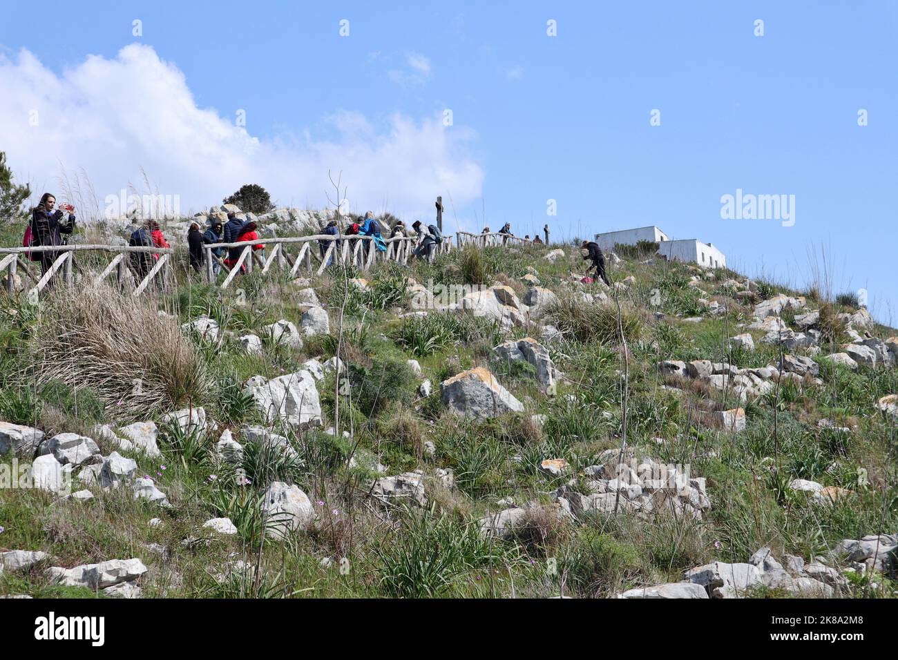 Massa Lubrense - Escursionisti che salgo verso l'eremo di San Costanzo Foto Stock