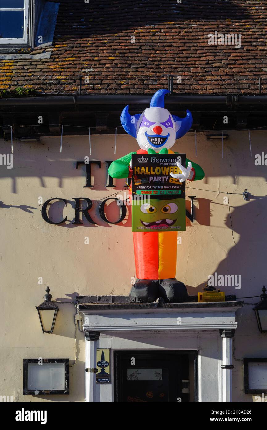 Clown spaventoso gonfiabile usato come promozione per una festa del pub di Halloween Foto Stock