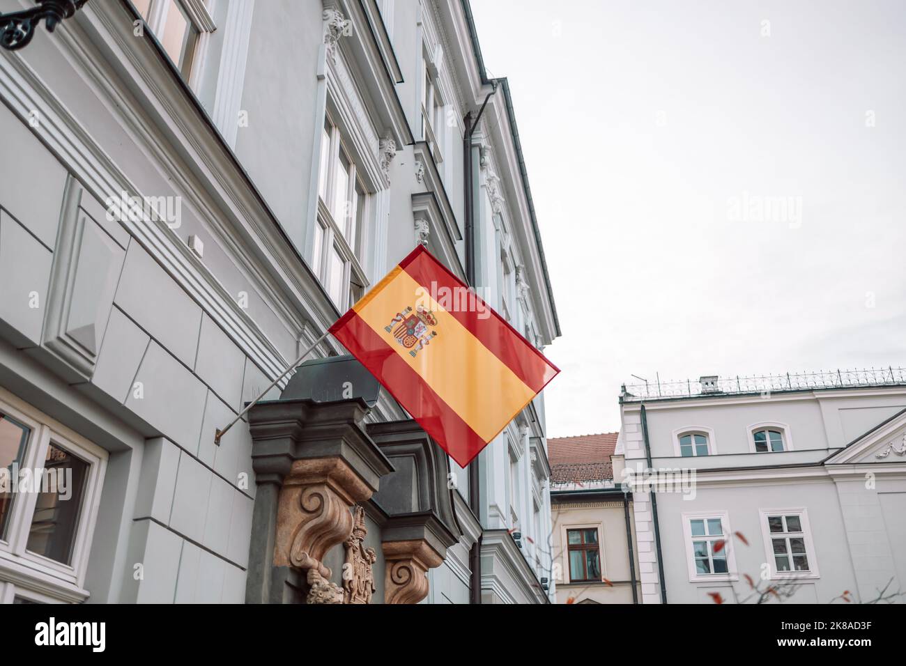 Immagine ravvicinata di una bandiera spagnola su un edificio Foto Stock