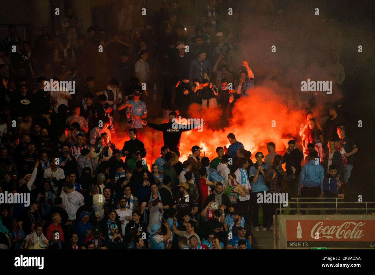 Melbourne, Australia. 22 ottobre 2022. Il sostenitore del Melbourne City Football Club festeggia il suo primo gol contro il Melbourne Victory Football Club durante il Round 3 della a-League Isuzu UTE, la stagione 2022/23 degli uomini tra Melbourne Victory e Melbourne City. Credit: James Forrester/Alamy Live News. Foto Stock