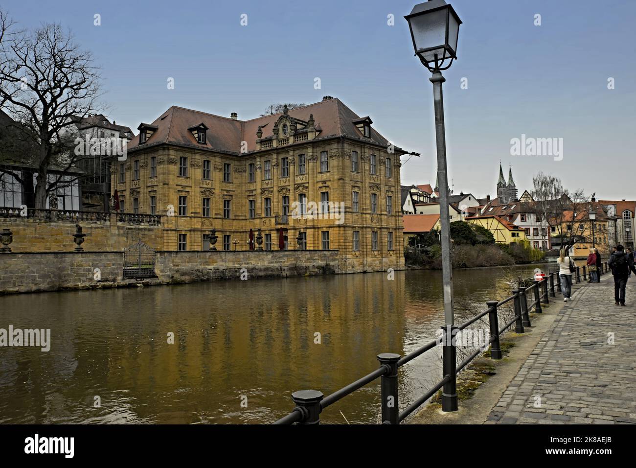 Aufnahme vom gegenüberliegenden Ufer mit Blick in Richtung Altstadt Foto Stock